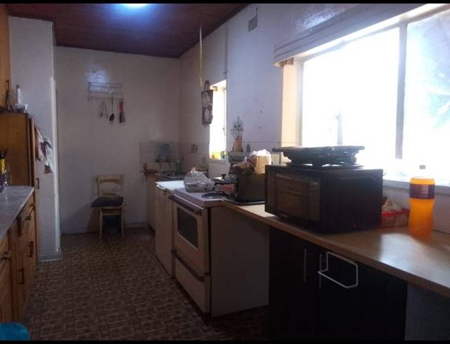 3 BEDROOM HOUSE FOR SALE IN VANDERBIJLPARK CE 2..